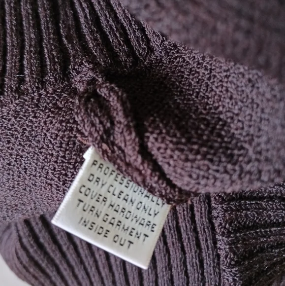 BEAUTIFUL "ST. JOHN COLLECTION" CHOCOLATE BROWN N TAN KNIT, SIDE ZIPPER SWEATER!